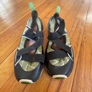 Green and black women’s water shoes